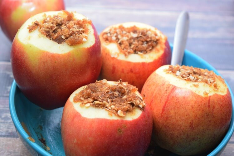 Fill the Apples with the oatmeal mixture