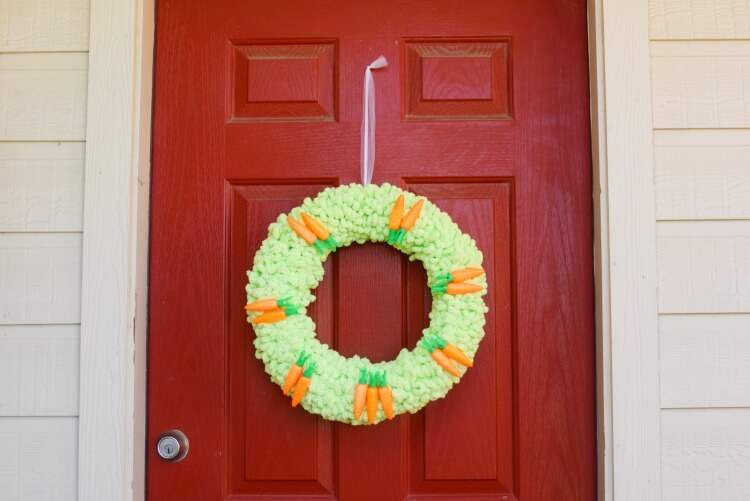 Here is the finished view of the loop yarn Easter wreath hanging from my door. 