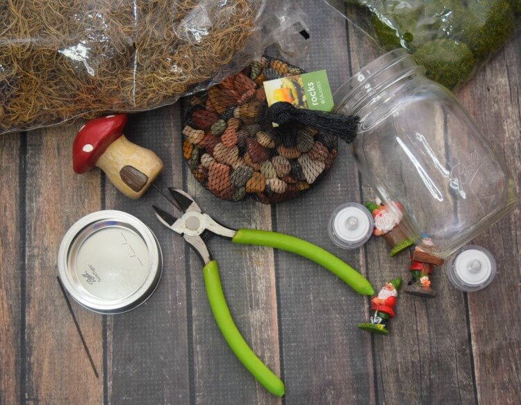 Here are the supplies I used to make our gnome mason jars. 
