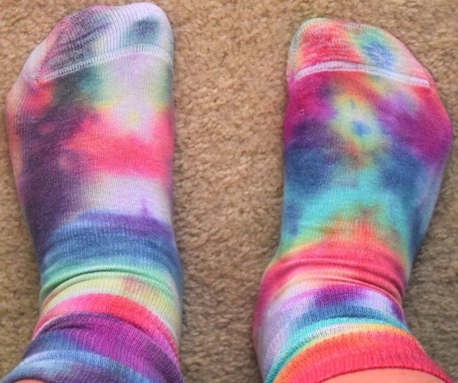 How to Make Tie Dye Socks | The TipToe Fairy