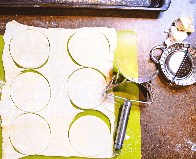 How to use the rolling cookie cutter to cut the mini hand pies. 