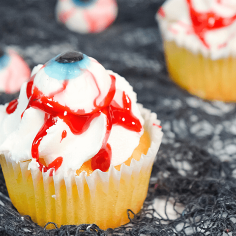 Quick & Easy Halloween Eyeball Cupcakes | The TipToe Fairy