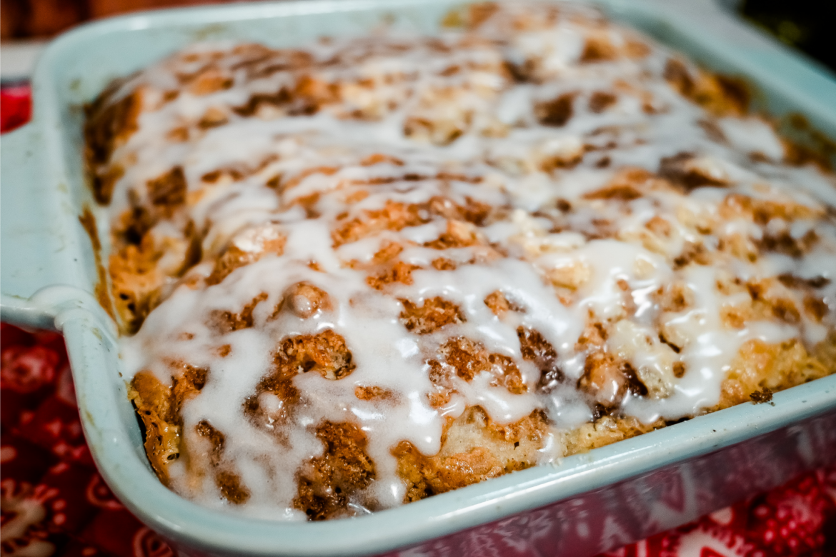 How to easily make a Cinnamon Roll Dump Cake The TipToe Fairy