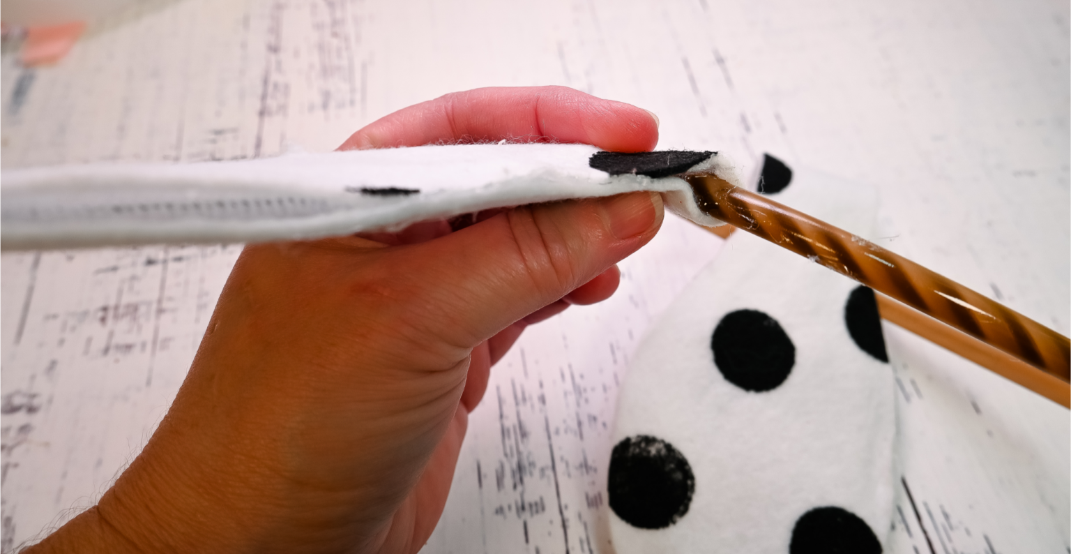 How to make a No Sew 101 Dalmatian Street inspired Halloween DIY