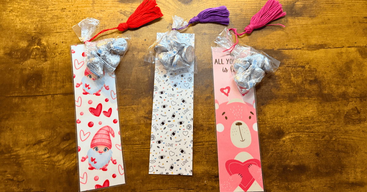 FREE Printable Valentine Bookmarks Idea for Kids | The TipToe Fairy